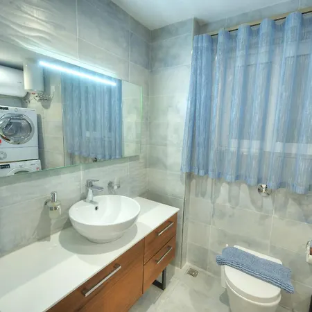 Large 3 Bedroom With Seafront Balcony Ddif1-5