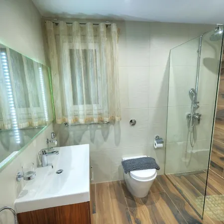 Large 3 Bedroom With Seafront Balcony Ddif1-5 アパート