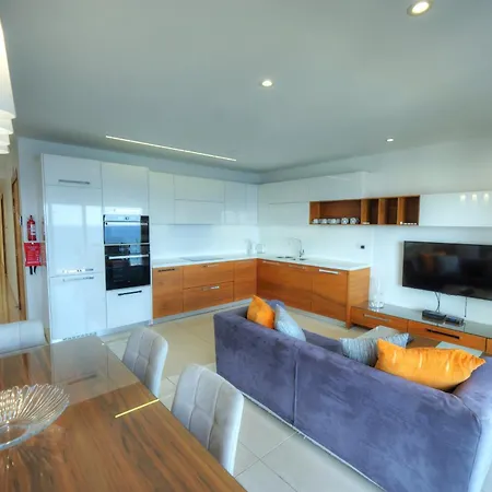 アパート Large 3 Bedroom With Seafront Balcony Ddif1-5 *