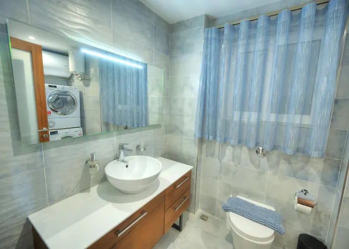 Large 3 Bedroom With Seafront Balcony Ddif1-5