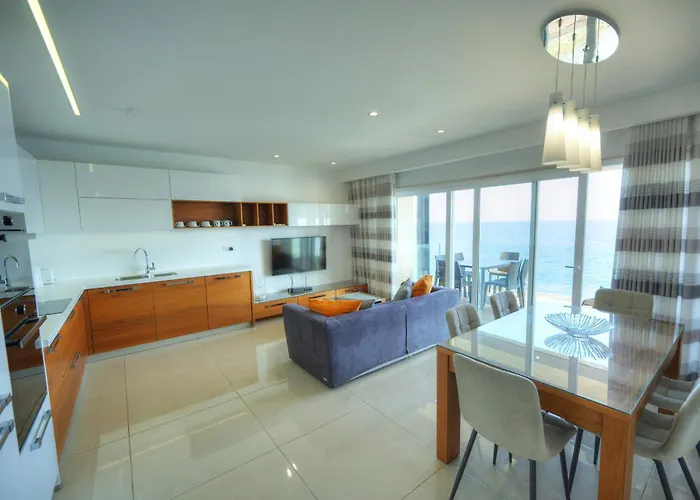 Large 3 Bedroom With Seafront Balcony Ddif1-5 *