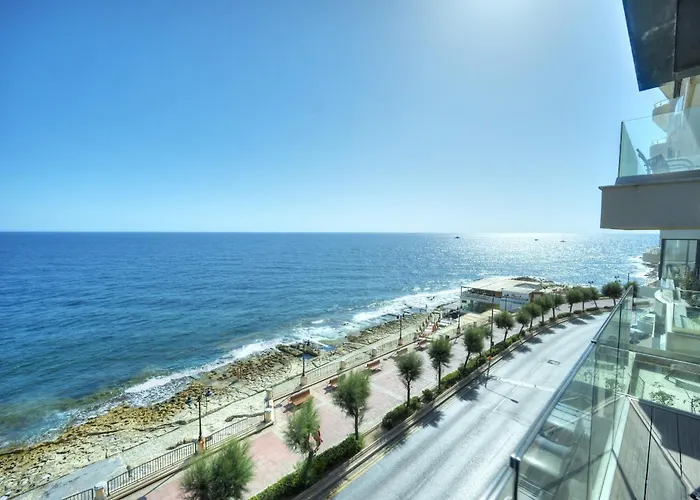 Large 3 Bedroom With Seafront Balcony Ddif1-5 *