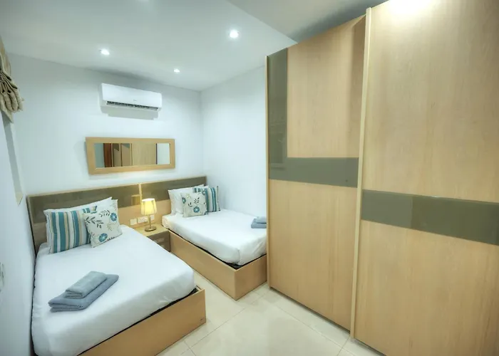 Large 3 Bedroom With Seafront Balcony Ddif1-5